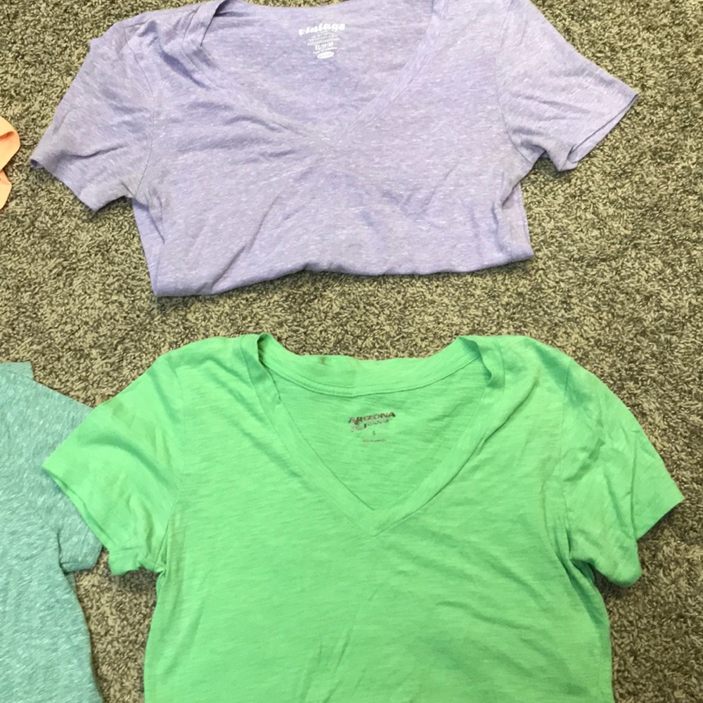 Vneck bundle - Picture 3 of 7